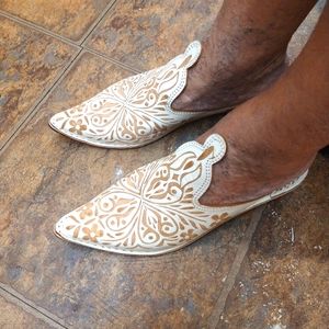 EUC Cuir leather tool etching mules